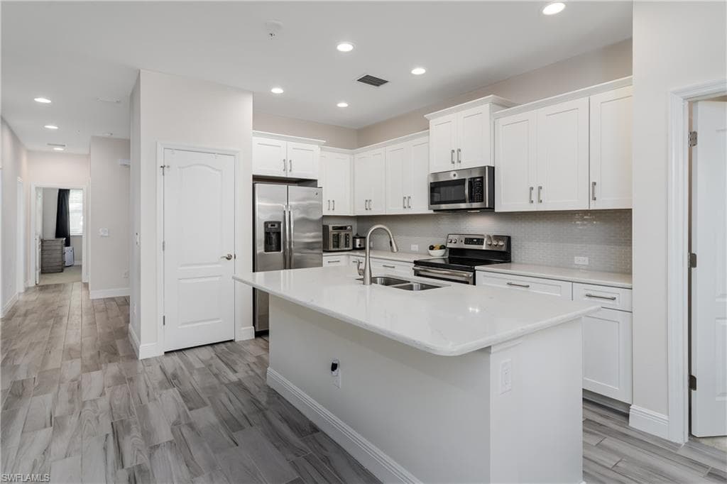 2343 Sheen Ln 408, Naples, FL 34120-18