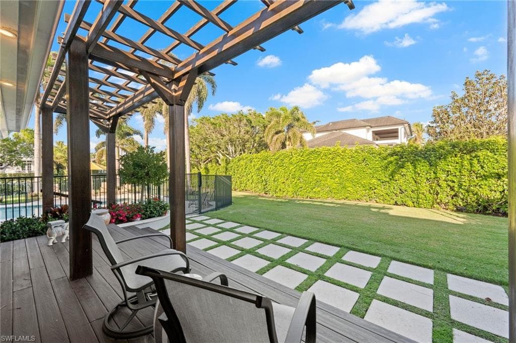 1180 Oleander Dr, Naples, FL 34102-25