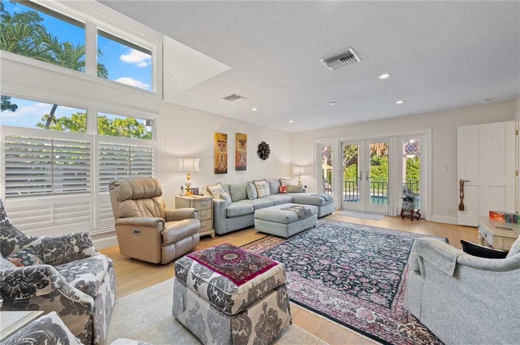 1180 Oleander Dr, Naples, FL 34102-28