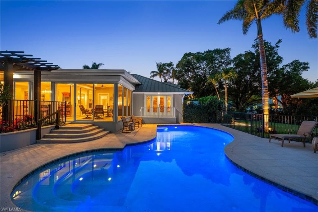 1180 Oleander Dr, Naples, FL 34102-3