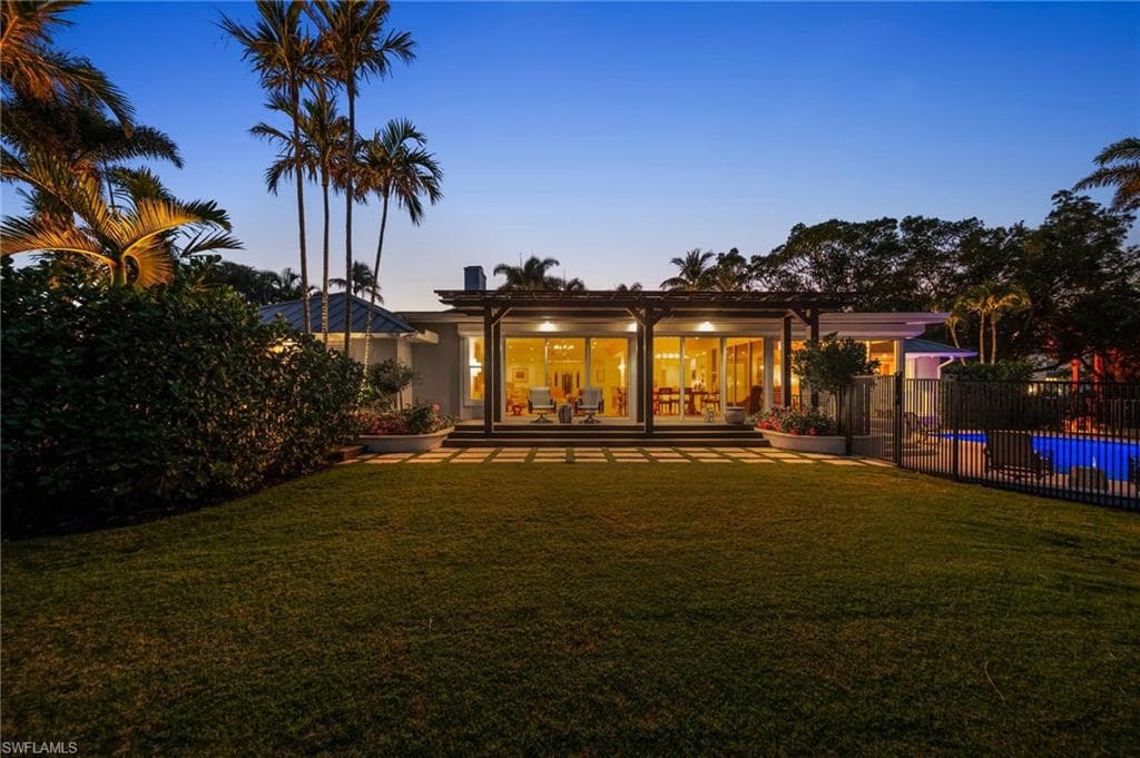 1180 Oleander Dr, Naples, FL 34102-48