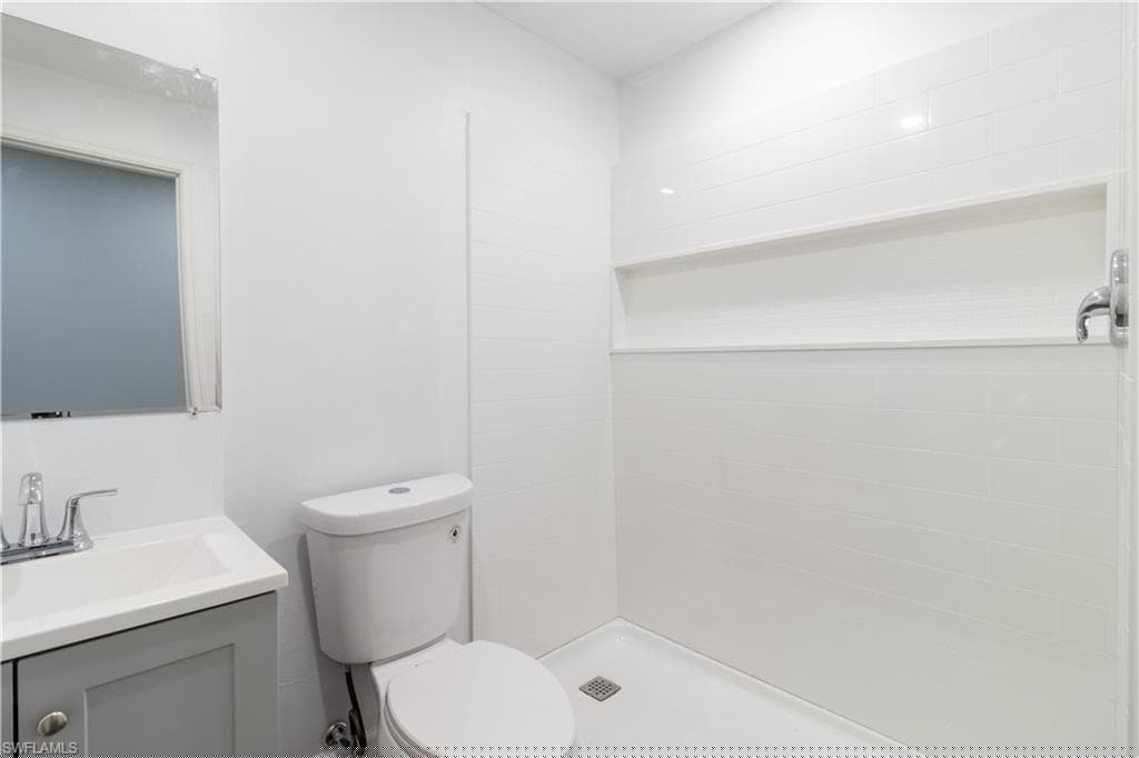 3302 Desoto Blvd S, Naples, FL 34117-18