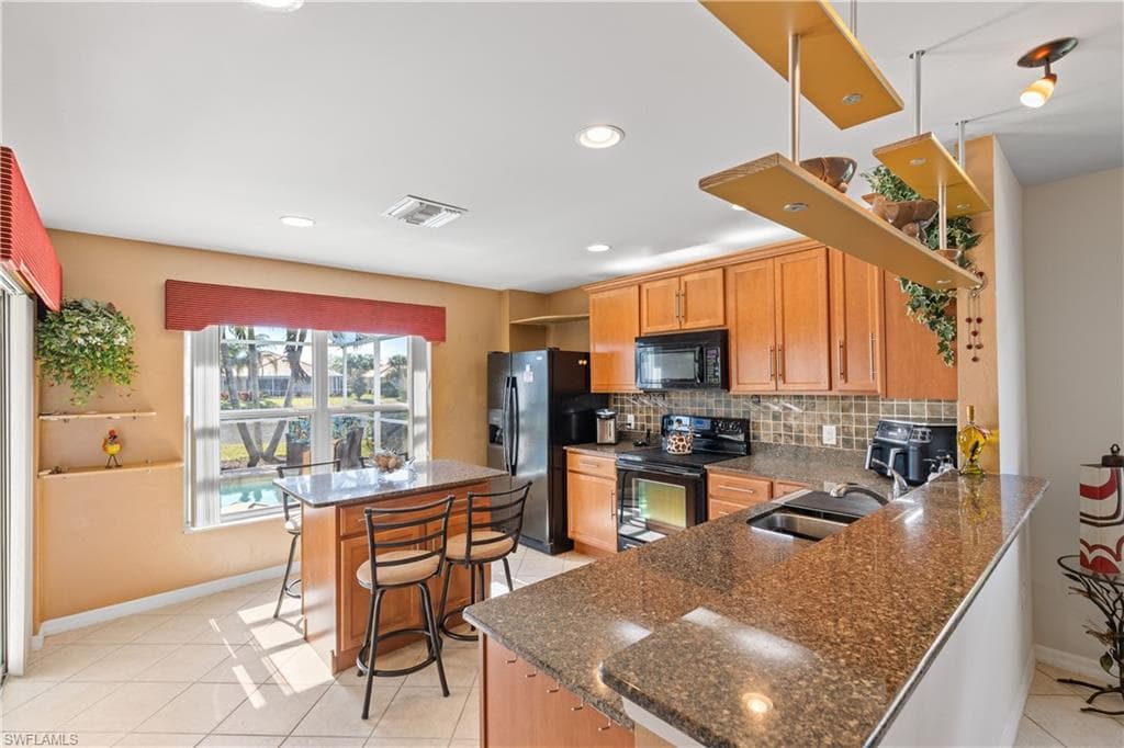 8752 Querce Ct, Naples, FL 34114-17