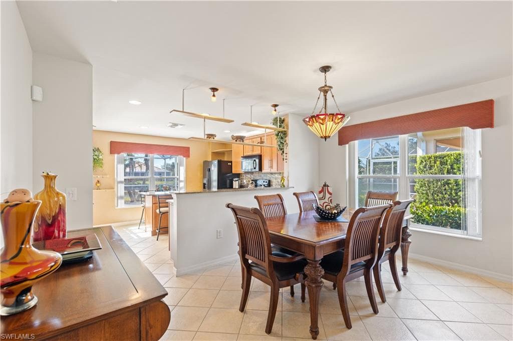 8752 Querce Ct, Naples, FL 34114-8