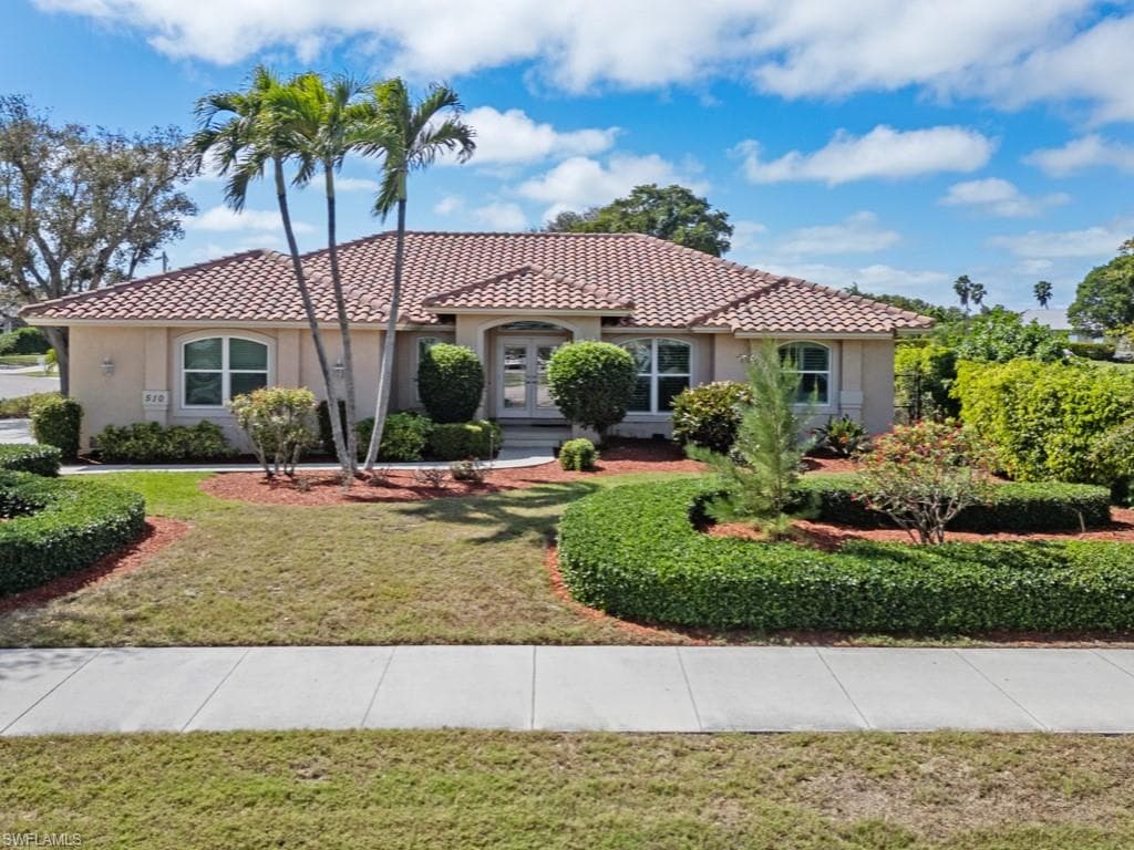 510 Bald Eagle Dr, Marco Island, FL 34145-1