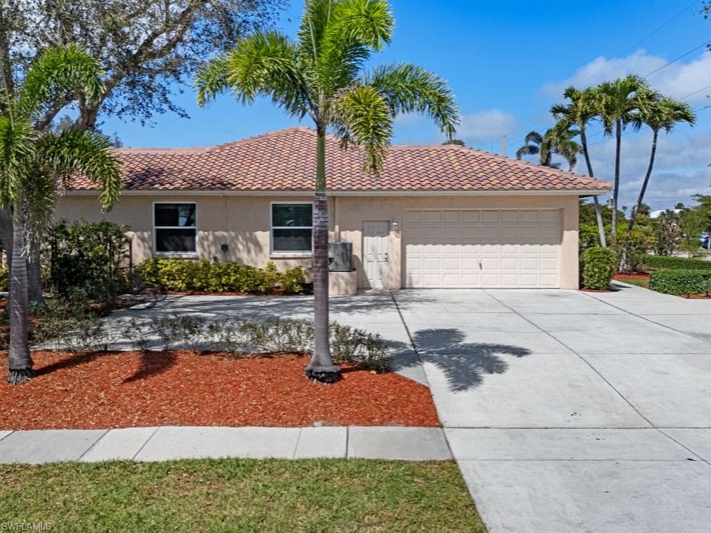 510 Bald Eagle Dr, Marco Island, FL 34145-3