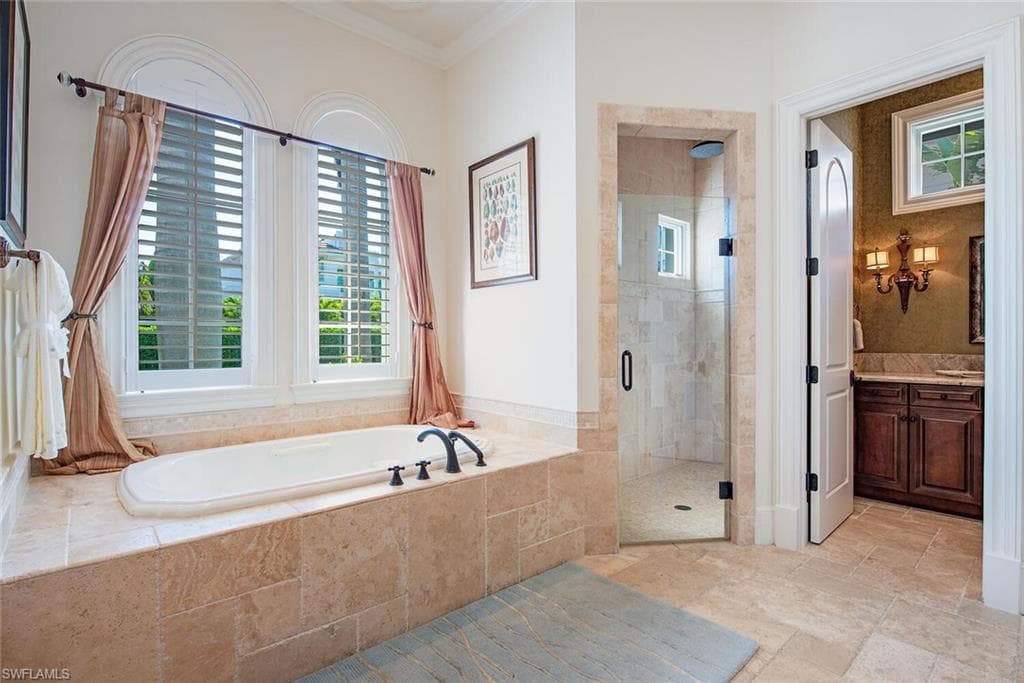 155 20th Ave S, Naples, FL 34102-14