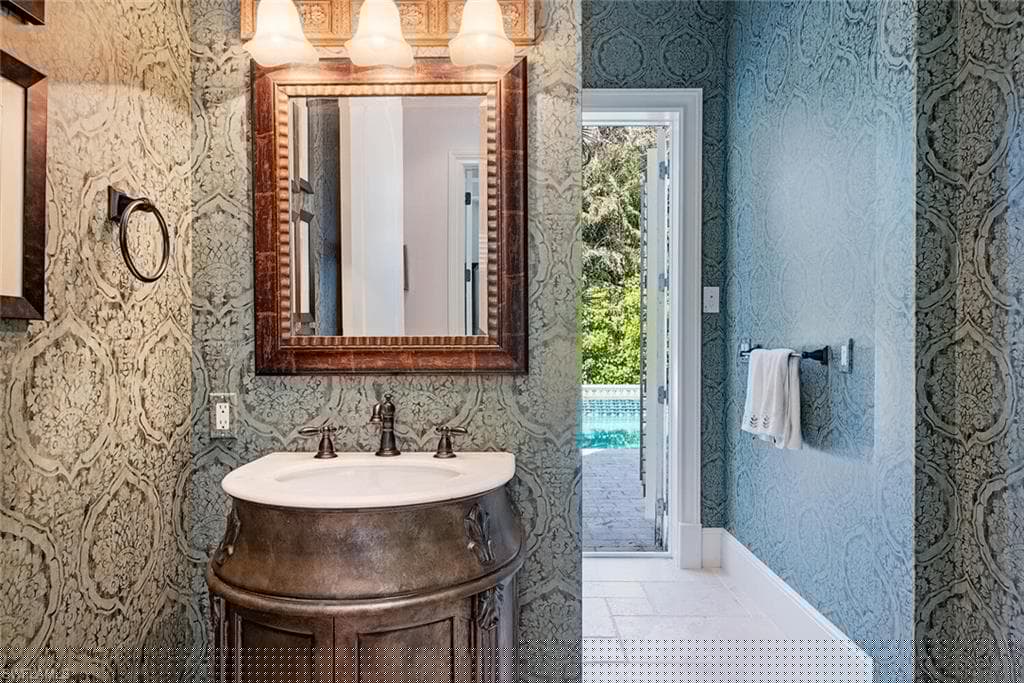 155 20th Ave S, Naples, FL 34102-18