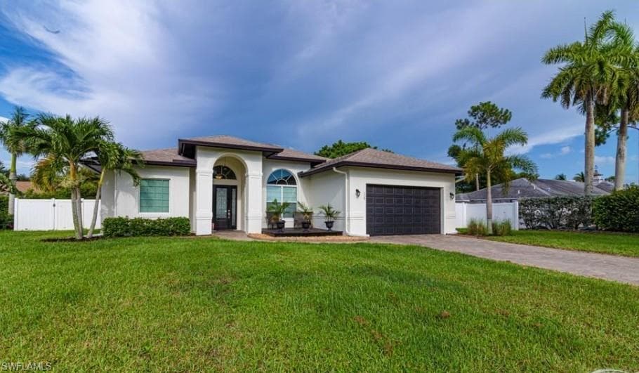 538 Eastwood Dr, Naples, FL 34110-4