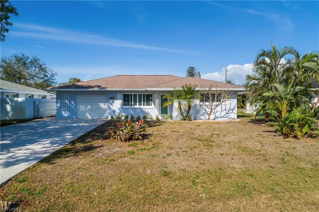 1125 Hilltop Dr, Naples, FL 34103-1