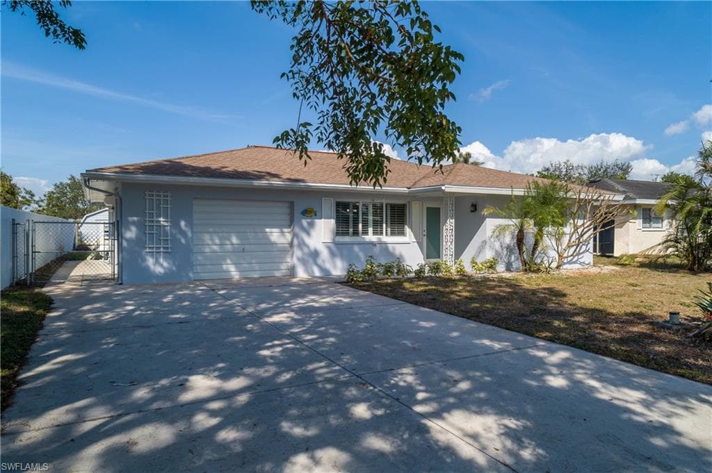 1125 Hilltop Dr, Naples, FL 34103-3