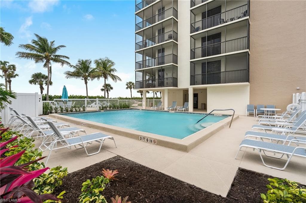 10475 Gulf Shore Dr 112, Naples, FL 34108-19