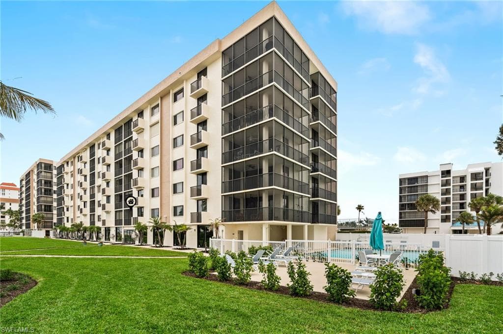 10475 Gulf Shore Dr 112, Naples, FL 34108-24