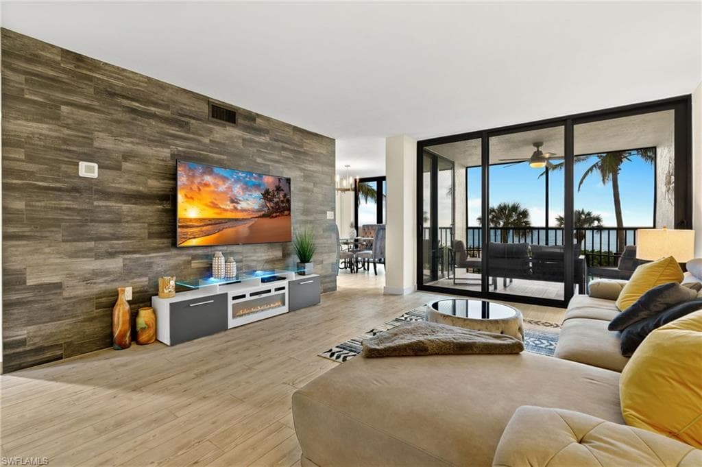 10475 Gulf Shore Dr 112, Naples, FL 34108-6
