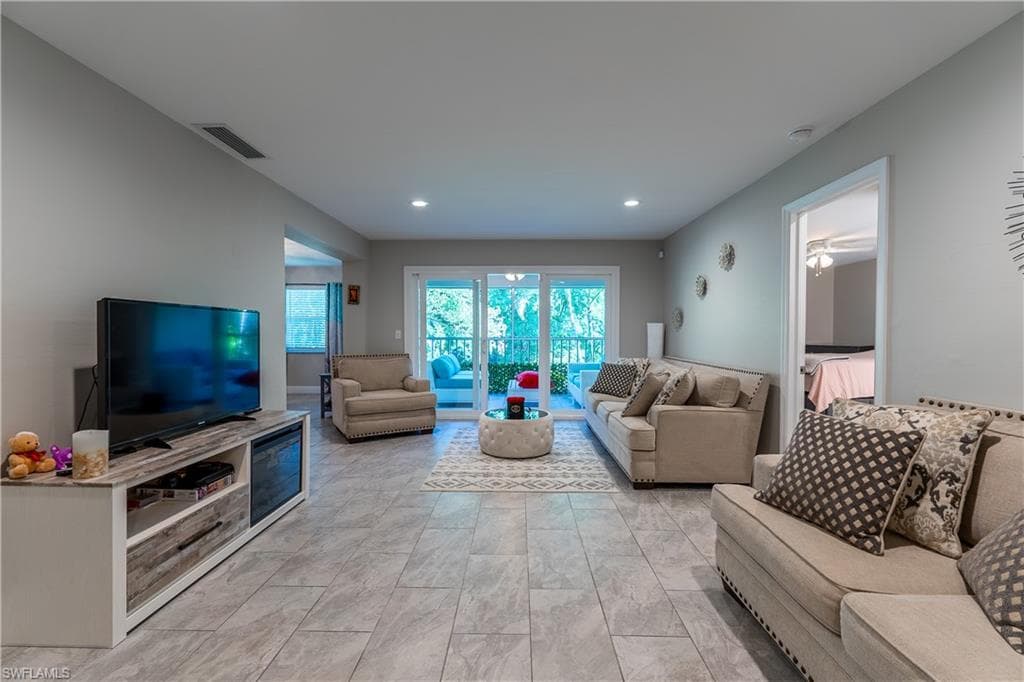 102 Bob O Link Way 2b, Naples, FL 34105-4