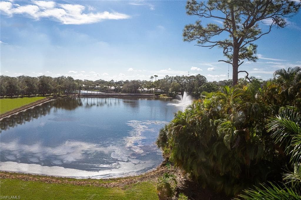720 Waterford Dr 303, Naples, FL 34113-9