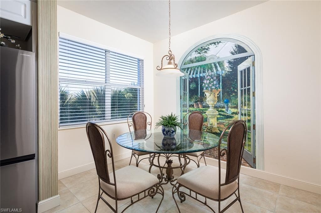 720 Waterford Dr 303, Naples, FL 34113-11