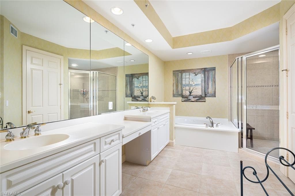 720 Waterford Dr 303, Naples, FL 34113-14