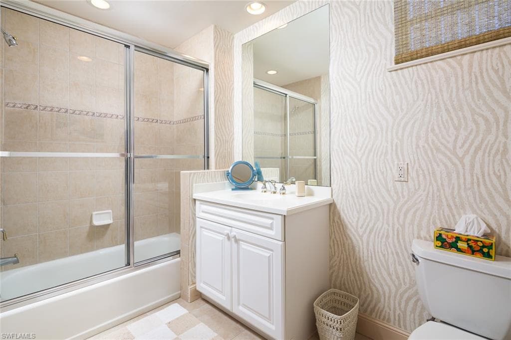 720 Waterford Dr 303, Naples, FL 34113-16