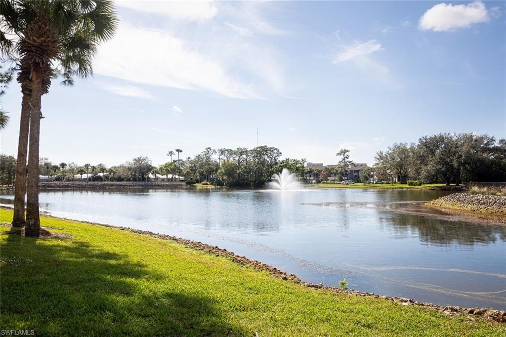 720 Waterford Dr 303, Naples, FL 34113-21