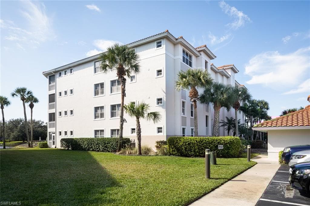 720 Waterford Dr 303, Naples, FL 34113-23