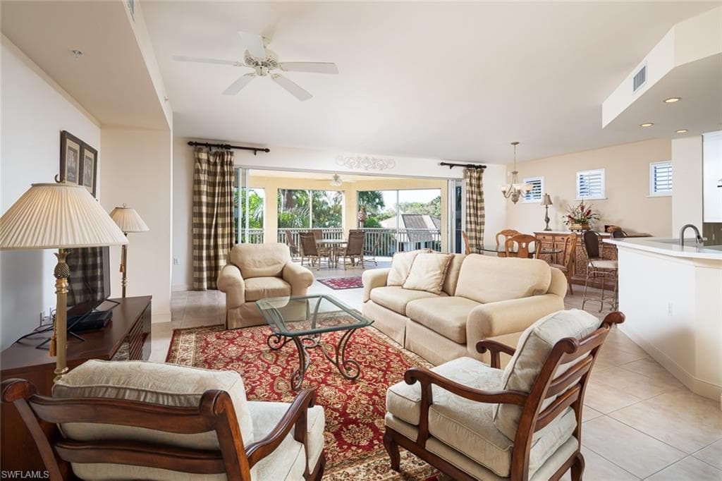 720 Waterford Dr 303, Naples, FL 34113-3