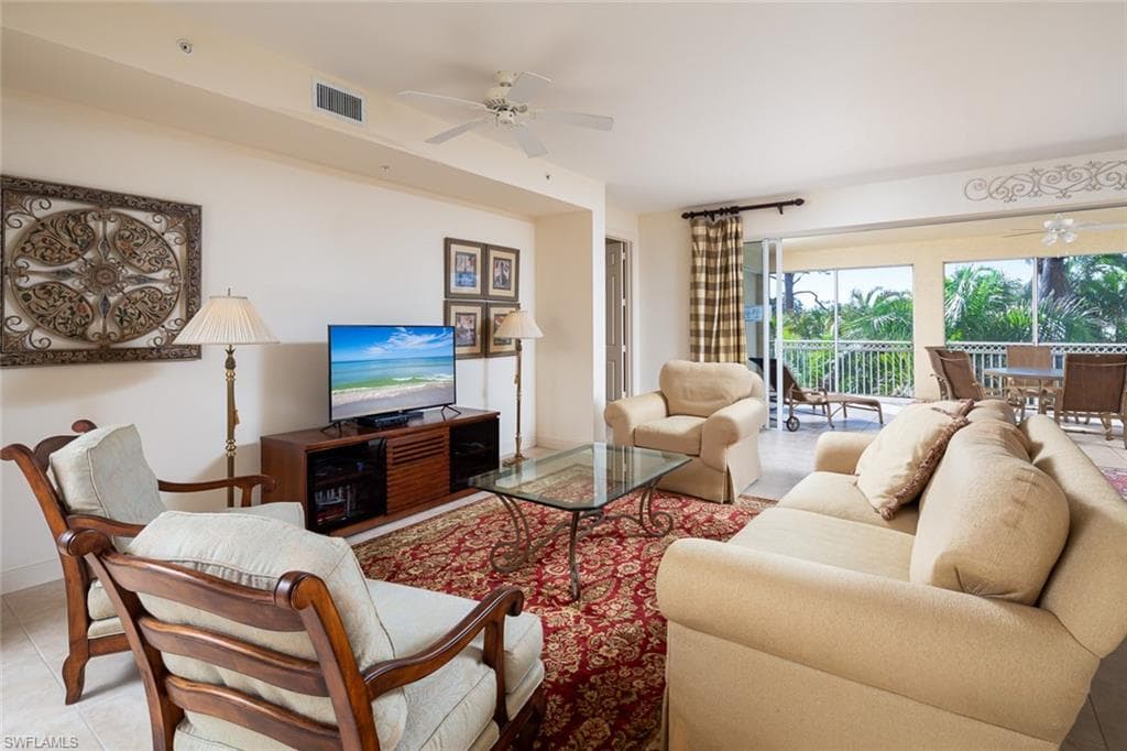 720 Waterford Dr 303, Naples, FL 34113-4