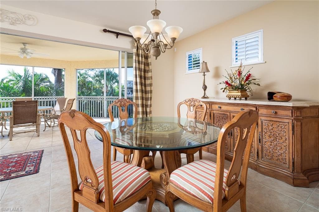 720 Waterford Dr 303, Naples, FL 34113-6