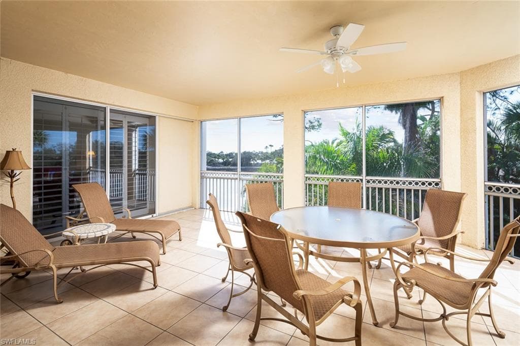 720 Waterford Dr 303, Naples, FL 34113-8