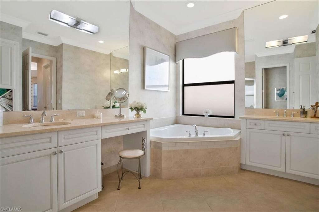 13517 Mandarin Cir, Naples, FL 34109-13