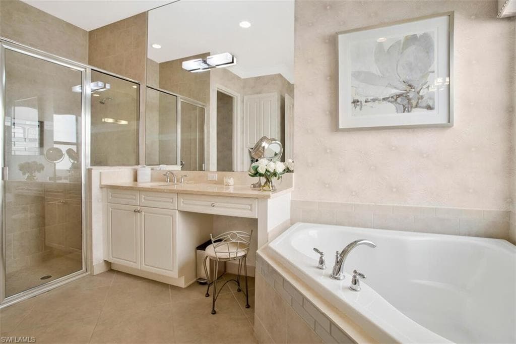 13517 Mandarin Cir, Naples, FL 34109-14