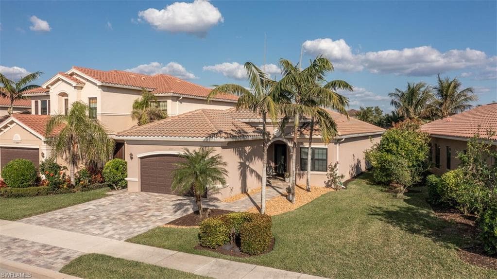 13517 Mandarin Cir, Naples, FL 34109-1