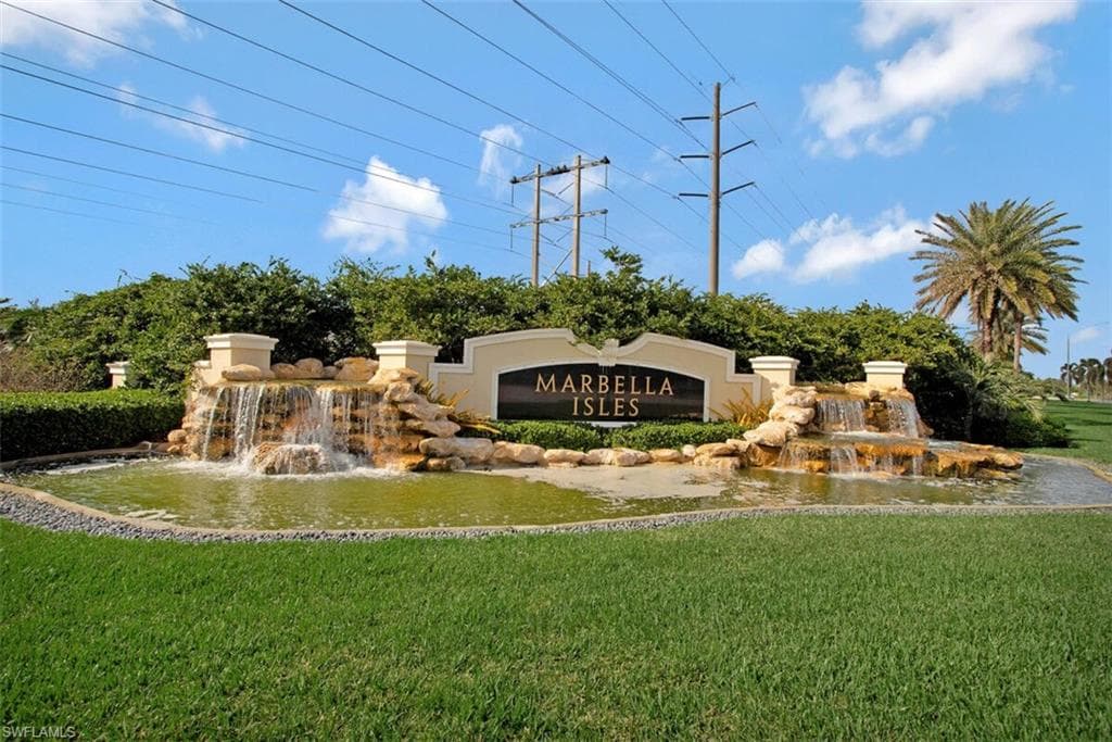 13517 Mandarin Cir, Naples, FL 34109-29
