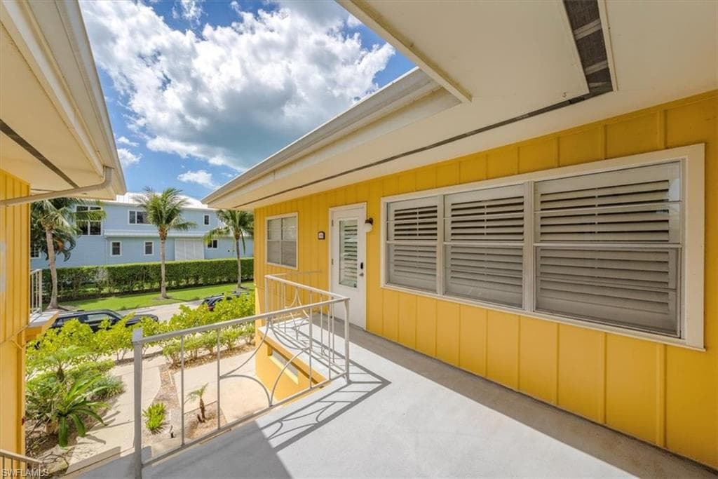 209 8th Ave S 209b, Naples, FL 34102-9