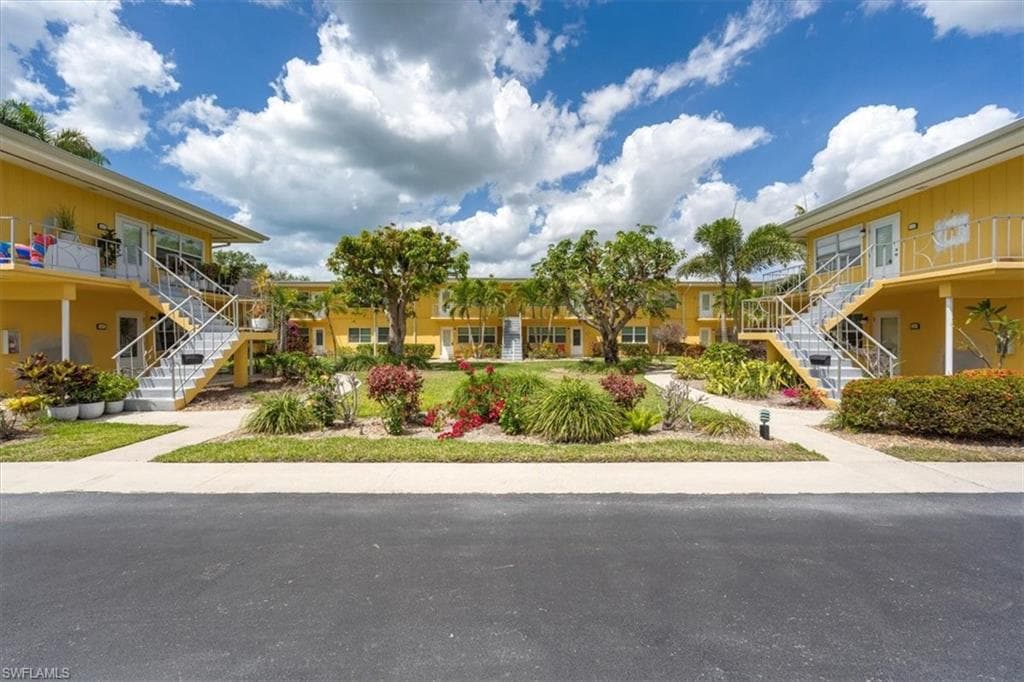 209 8th Ave S 209b, Naples, FL 34102-10