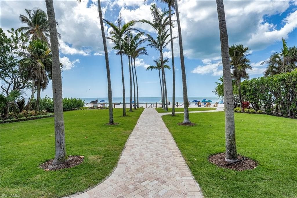 209 8th Ave S 209b, Naples, FL 34102-2