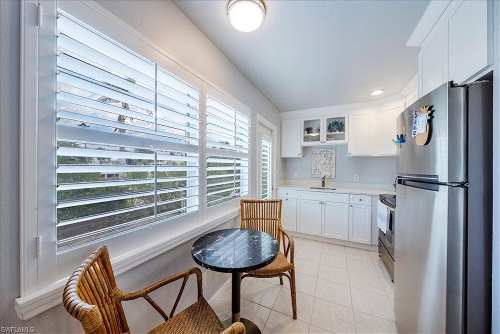 209 8th Ave S 209b, Naples, FL 34102-3