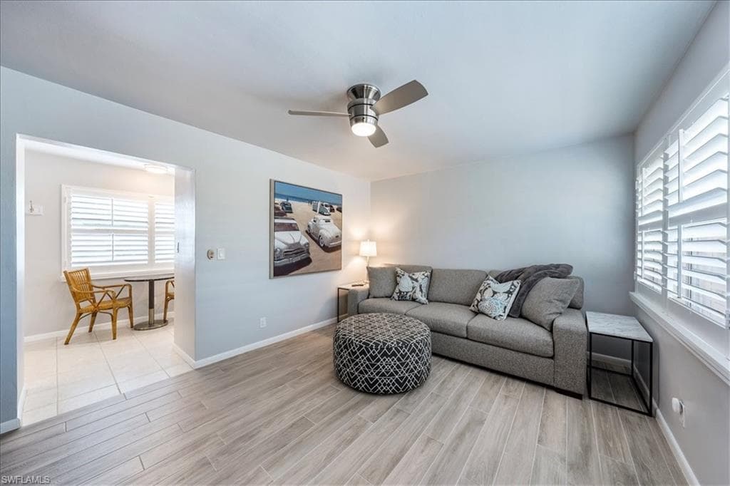 209 8th Ave S 209b, Naples, FL 34102-5
