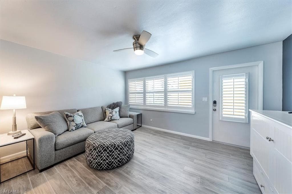 209 8th Ave S 209b, Naples, FL 34102-6