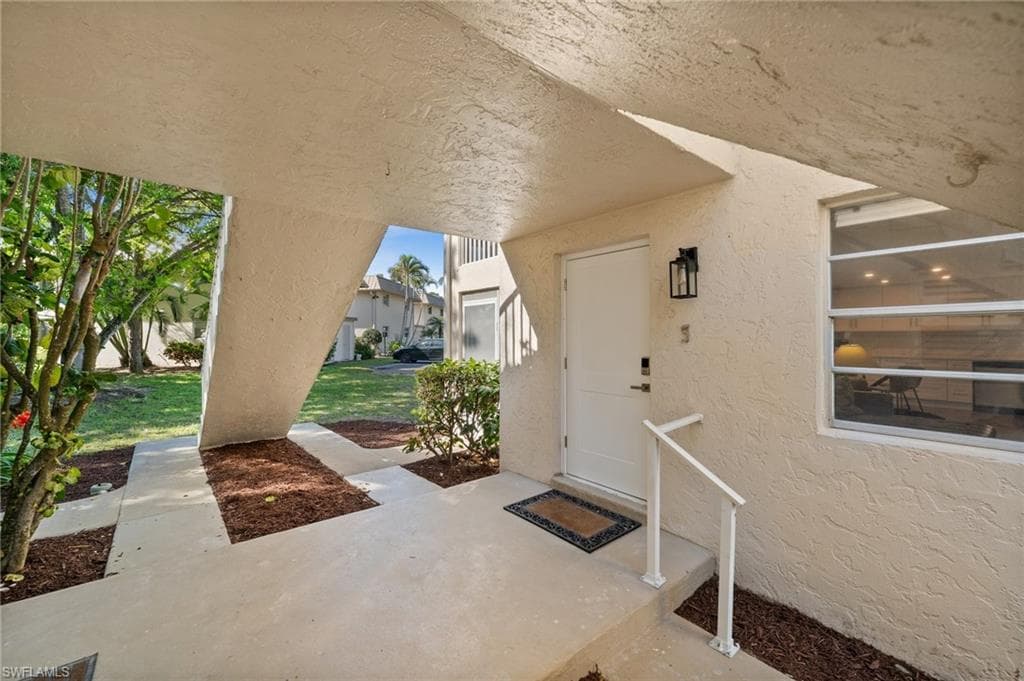 1549 Sandpiper St 75, Naples, FL 34102-20