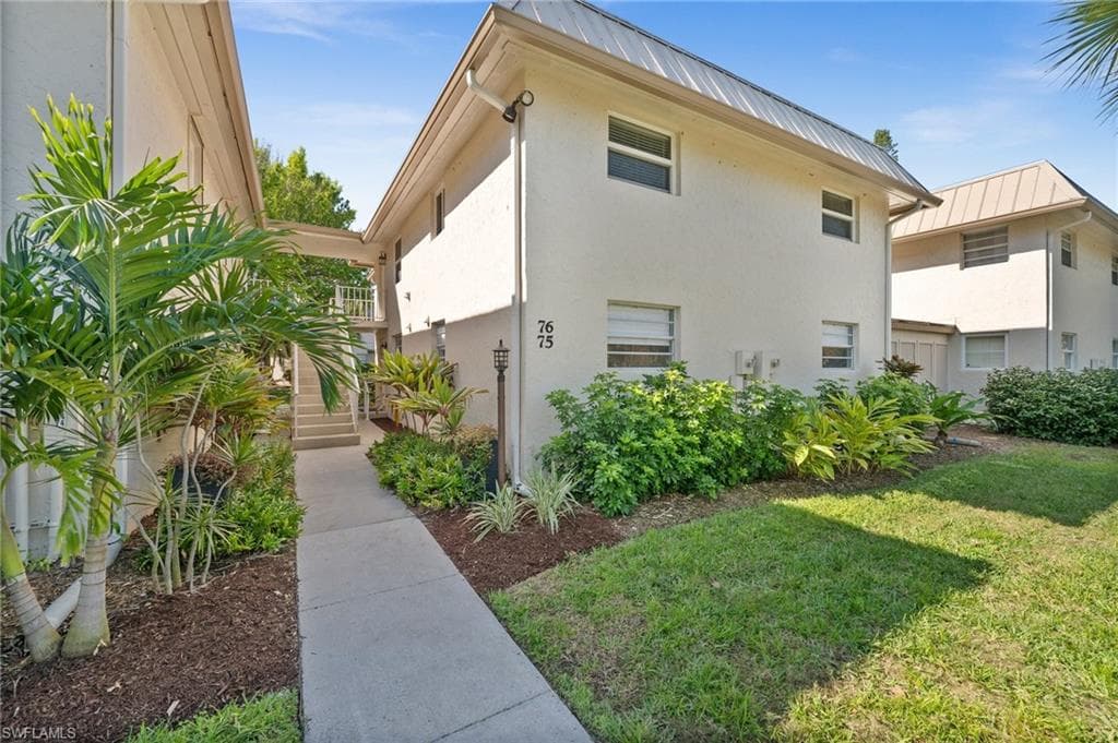 1549 Sandpiper St 75, Naples, FL 34102-21