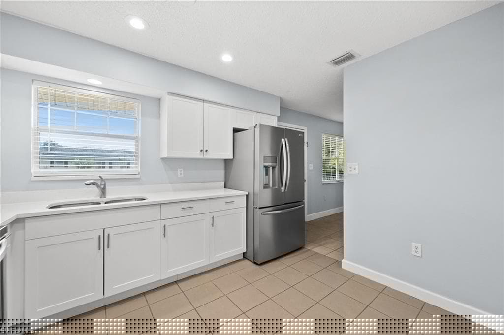 3325 Airport Rd N J8, Naples, FL 34105-9