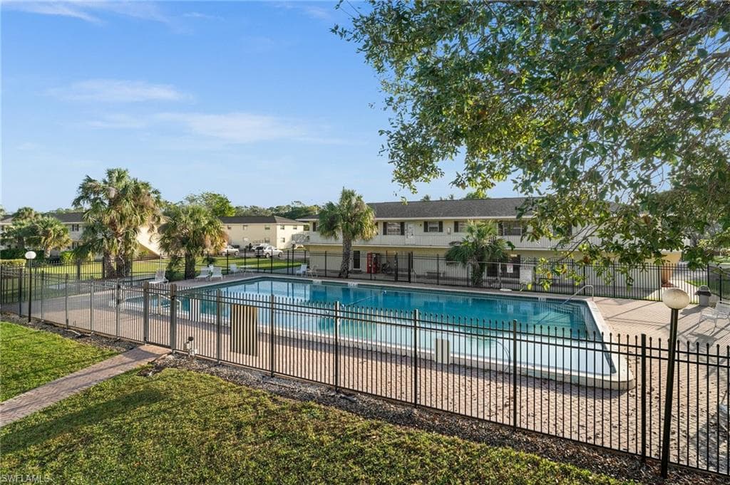 3325 Airport Rd N J8, Naples, FL 34105-17