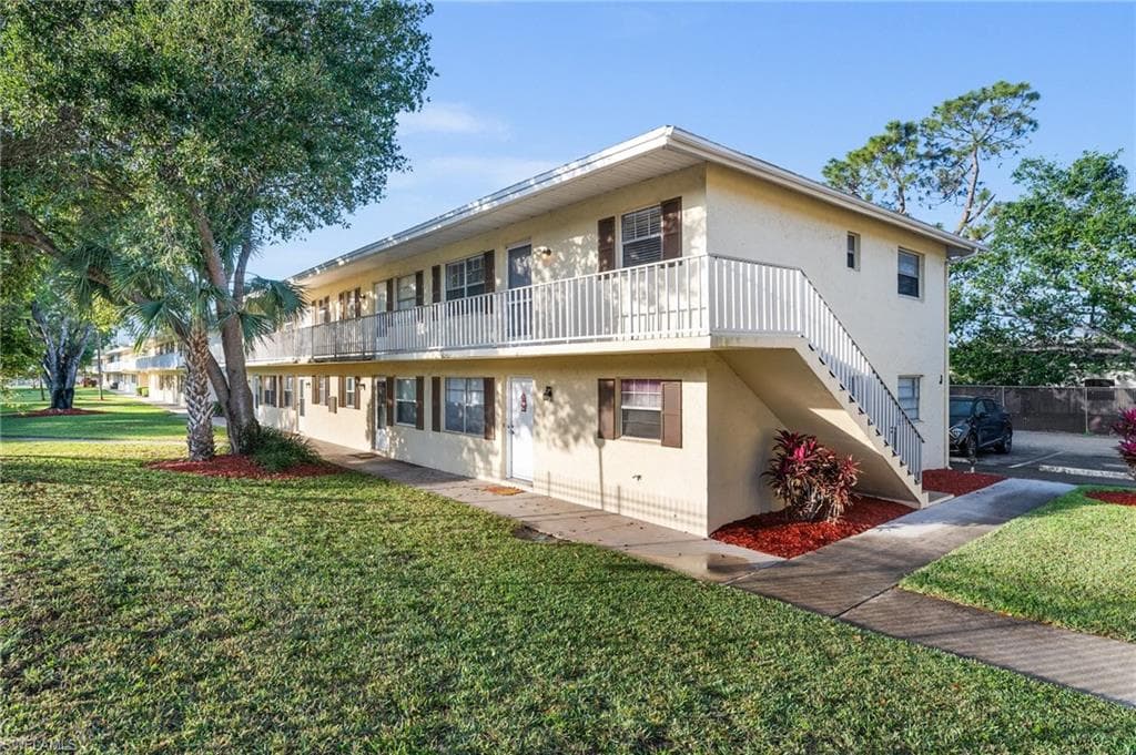 3325 Airport Rd N J8, Naples, FL 34105-3