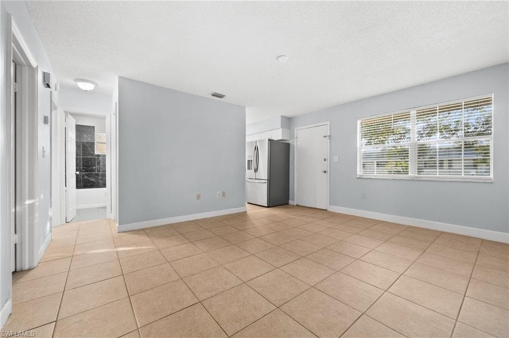 3325 Airport Rd N J8, Naples, FL 34105-4
