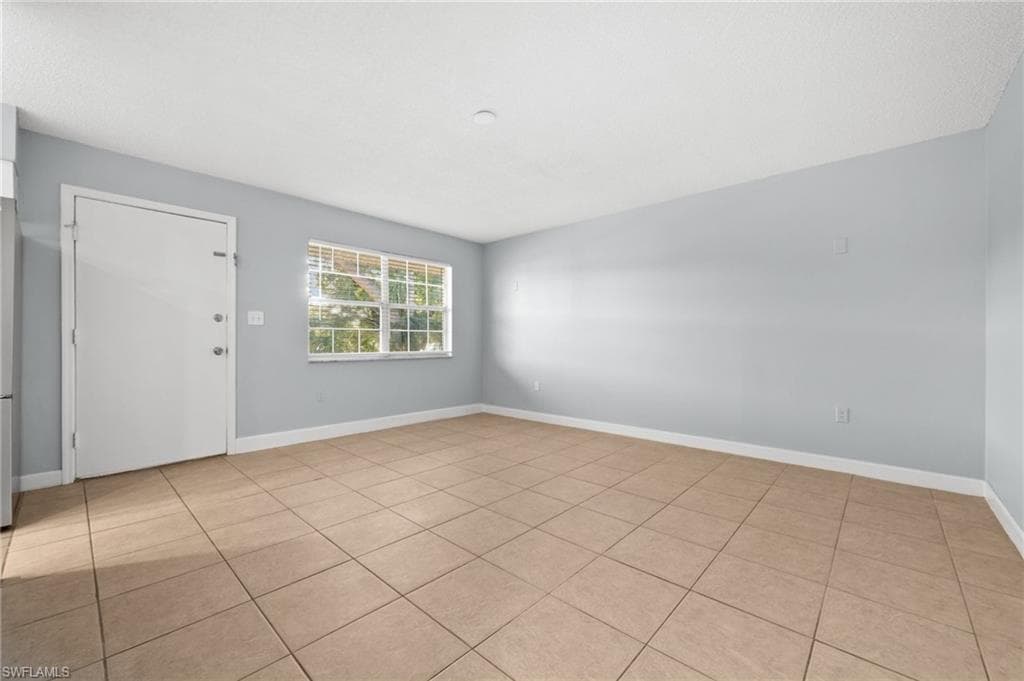 3325 Airport Rd N J8, Naples, FL 34105-6