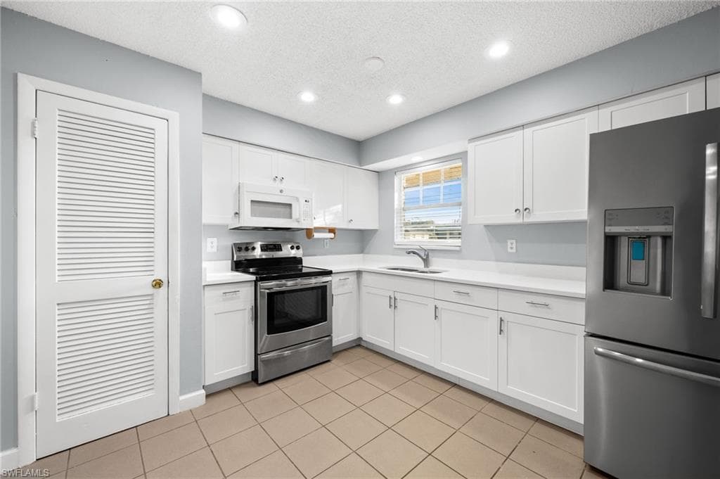 3325 Airport Rd N J8, Naples, FL 34105-8