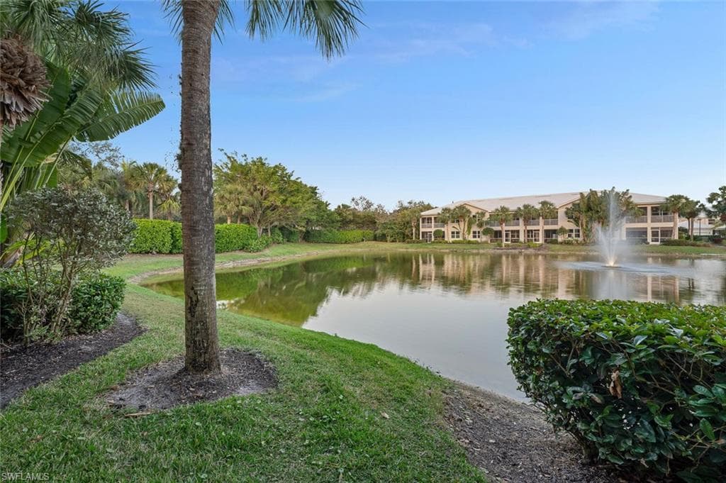 4690 Hawks Nest Way E102, Naples, FL 34114-4