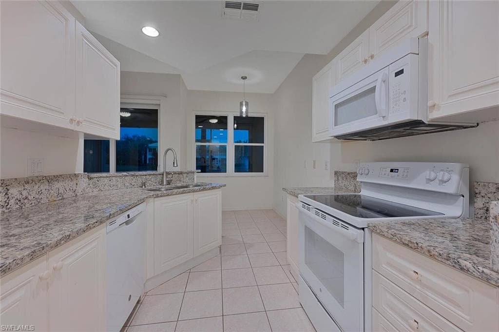 4690 Hawks Nest Way E102, Naples, FL 34114-5