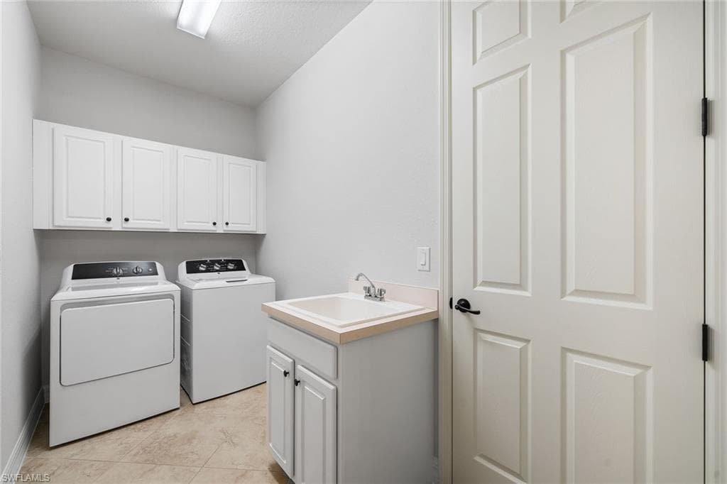 12614 Fenhurst Way, Naples, FL 34120-31